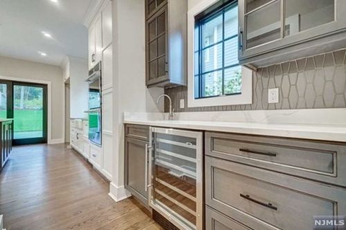 158 Magnolia Ave, Tenafly NJ  07670-1828 exterior