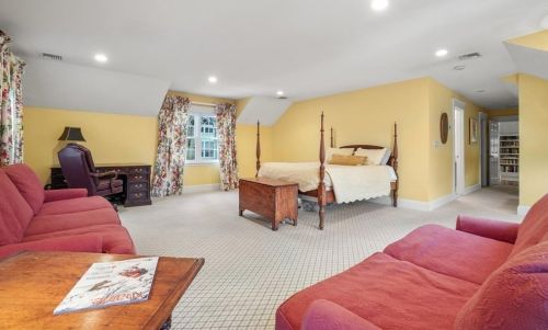 61 Village Ave, Dedham MA 02026-4209 exterior