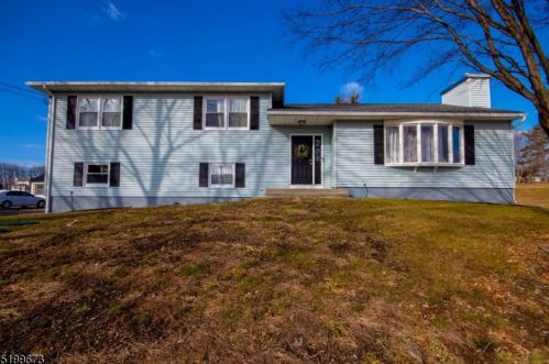 1 Mountain View Dr, Wantage NJ  07461-3032 exterior