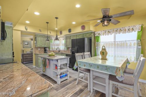 4210 Country Gables Dr, Phoenix AZ 85053-4528 exterior