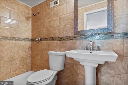 7325 20th St, Philadelphia, PA 19138-2729