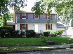 66 Fessenden St, Newton, MA 02460-1120