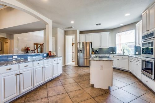 2709 Oakland Hl Dr, Plano TX 75025-6448 exterior