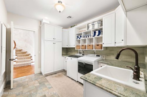 21 Vista Dr, Little Silver NJ  07739-1611 exterior