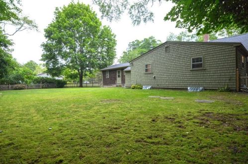 203 Precinct St, Taunton MA 02718-1211 exterior