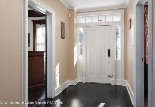 215 Silverside Ave, Little Silver NJ 07739-1713 exterior