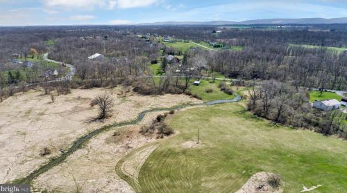 385 Springview Rd, Carlisle PA 17015-7411 exterior