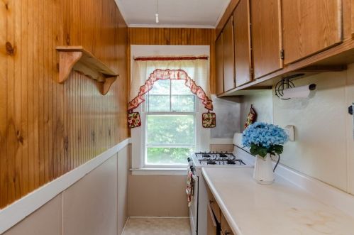 18 Mott St, New Bedford MA 02744-2307 exterior