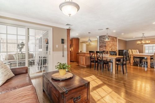 5 Juniper Rd, Lynnfield MA 01940-2416 exterior