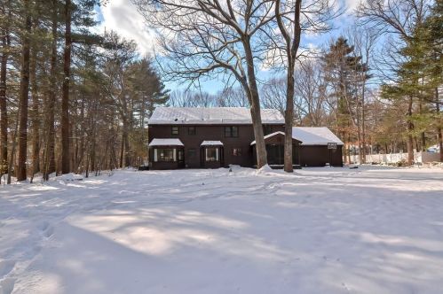 11 Robin Rd, Norfolk MA 02056-1731 exterior