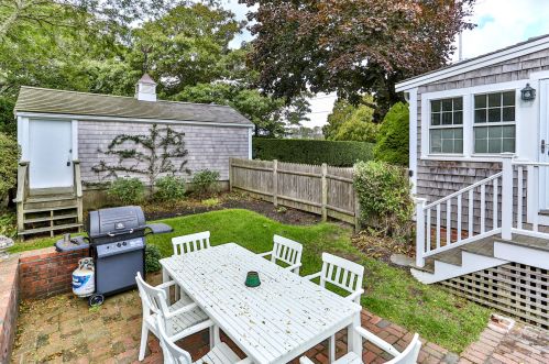 156 Chatham Bars Ave, Chatham MA 02633-2343 exterior