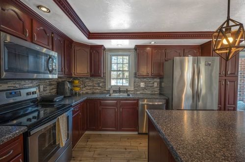 71 Paul Revere Ter, Taunton MA  02780-3813 exterior