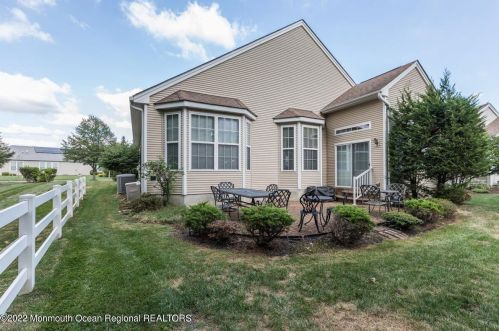 15 Carlisle Dr, Jackson Twp NJ 08527-6304 exterior