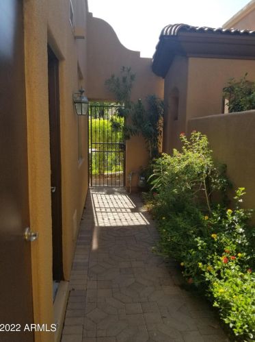 5122 34 Way, Phoenix AZ 85018-1548 exterior