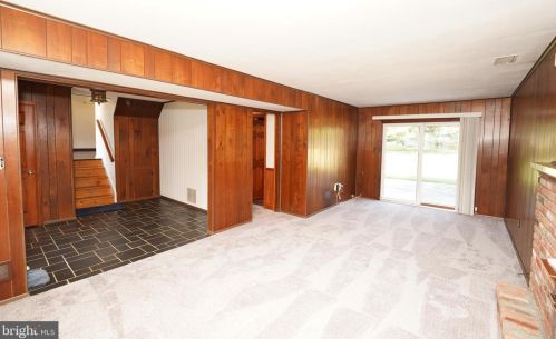 17 Stonicker Dr, Trenton NJ 08648-3215 exterior