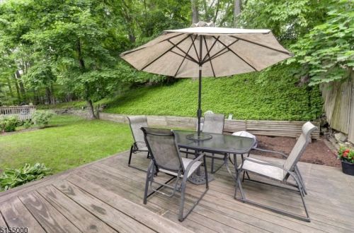 13 Beech Ct, Skyline Lakes NJ 07456-2503 exterior