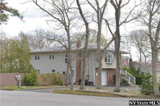 35 Leicester Ave, Hauppauge, NY 11779-4462