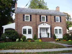 53 Park Ave, Newton, MA 02458-2627