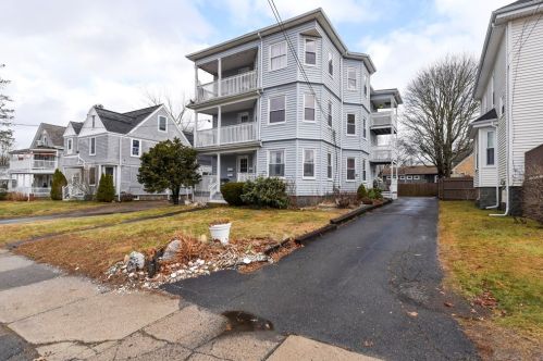 809 Washington St, Whitman, MA 02382-1300