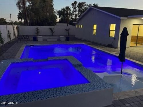 8001 11th Ave, Phoenix AZ  85021-5626 exterior