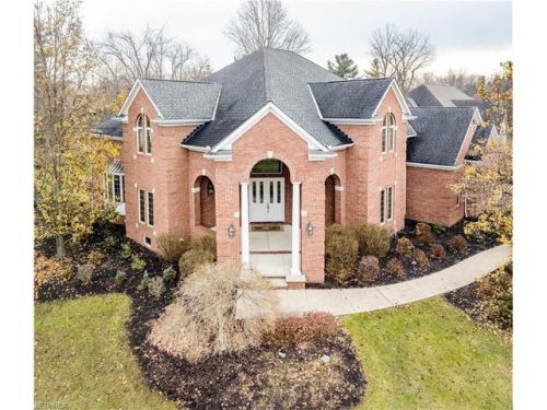 9251 Province Ln, Cleveland, OH 44141-1780