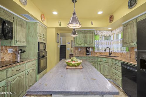 4210 Country Gables Dr, Phoenix AZ 85053-4528 exterior