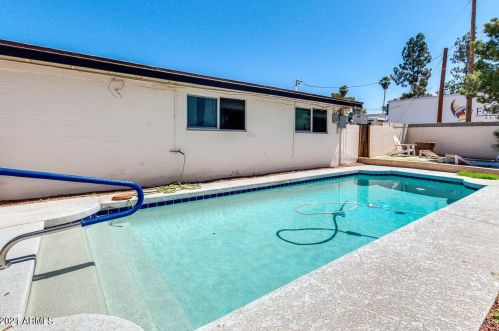 8727 35th Dr, Phoenix, AZ 85051-3701