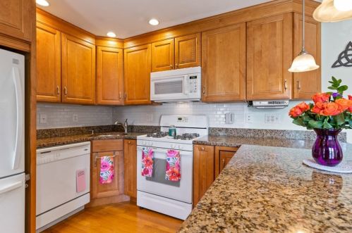 9 Hall Pl, Quincy MA 02169-4027 exterior