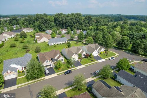 19 Ambrose Dr, Columbus NJ  08022-2305 exterior