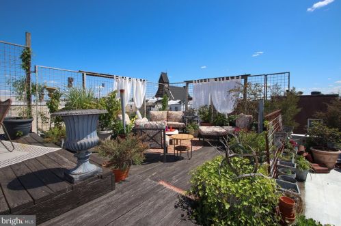 1225 6 St, Philadelphia PA 19147-4828 exterior