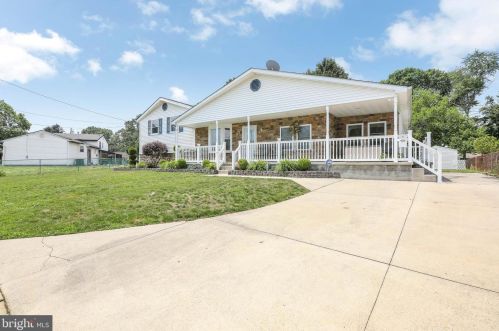 18 Schollcrest Ave, West Deptford, NJ 08096-3740