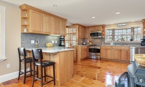 215 Long Pond Rd, Plymouth MA 02360-2607 exterior