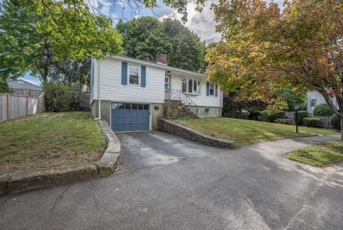 11 Dooling Cir, Peabody, MA 01960-5111