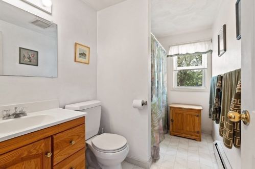 379 Main St, Groveland MA 01834-1428 exterior