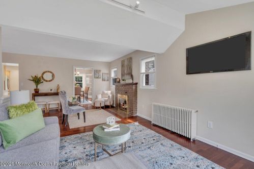 39 Brown Pl, Tinton Falls NJ  07701-2206 exterior