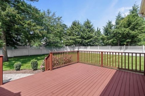 9 Independence Ln, Hingham MA exterior