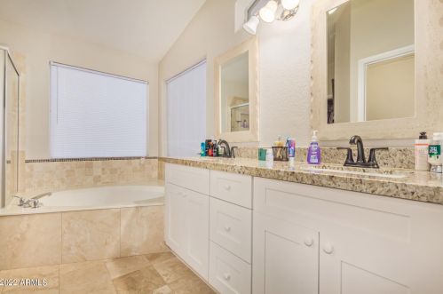 1004 Amberwood Dr, Phoenix AZ  85048-1937 exterior