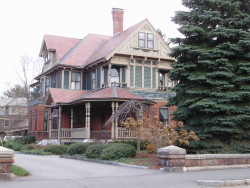 414 Walnut St, Newton, MA 02460-2205