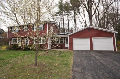 52 Blackberry Ln, Amherst, MA 01002-1545