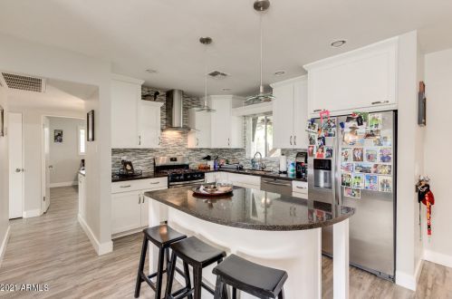 3340 Clarendon Ave, Phoenix AZ 85031-3140 exterior