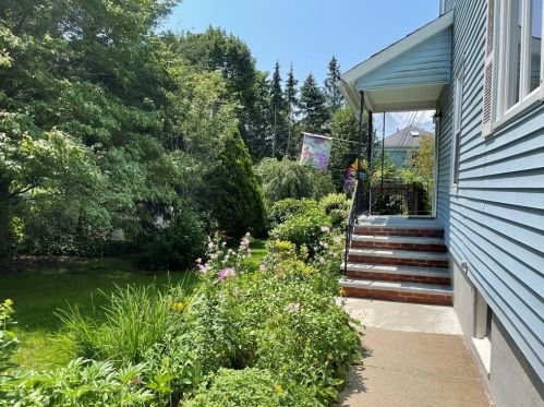 18 Ames St, Worcester MA 01610-2001 exterior