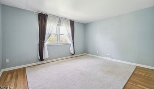 24 Dixon Pl, East Hanover NJ 07936-3049 exterior