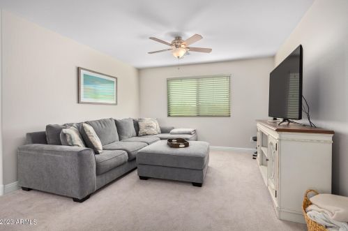 1646 Blaylock Dr, Phoenix AZ 85085-6323 exterior