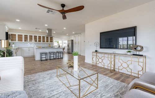 1121 Bethany Home Rd, Phoenix AZ  85014-2229 exterior