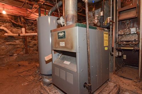 203 Precinct St, Taunton MA 02718-1211 exterior