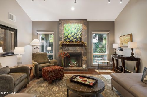 7222 15th Pl, Phoenix, AZ 85020-5144