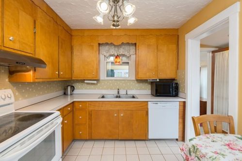 24 Volusia Rd, Hingham MA 02043-3041 exterior