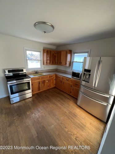 32 Lake Ave, Tinton Falls NJ  07724-1608 exterior