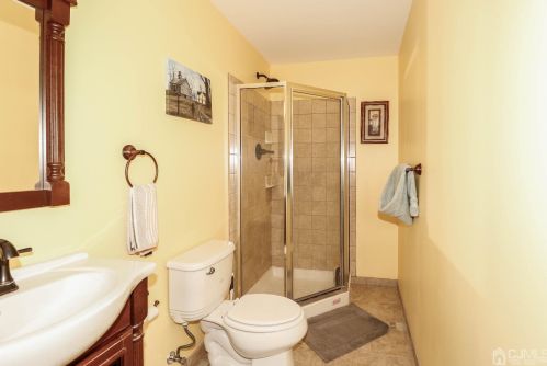 10 Summerhill Ct, Columbus NJ  08022-1970 exterior