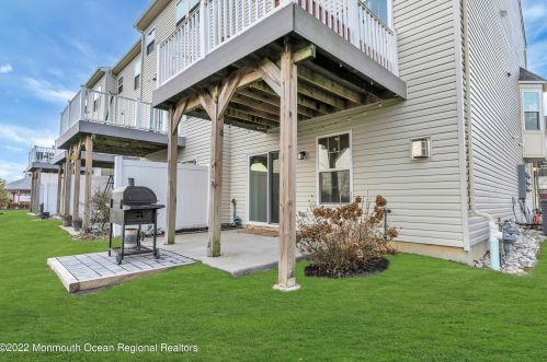 80 Kyle Dr, Tinton Falls NJ 07712-7535 exterior